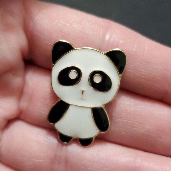 Gold tone black and white panda brooch - Picture 1 of 7